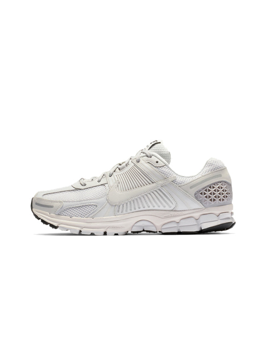 Картинка Кроссовки волейбольные Nike Zoom Vomero 5 Vast Grey