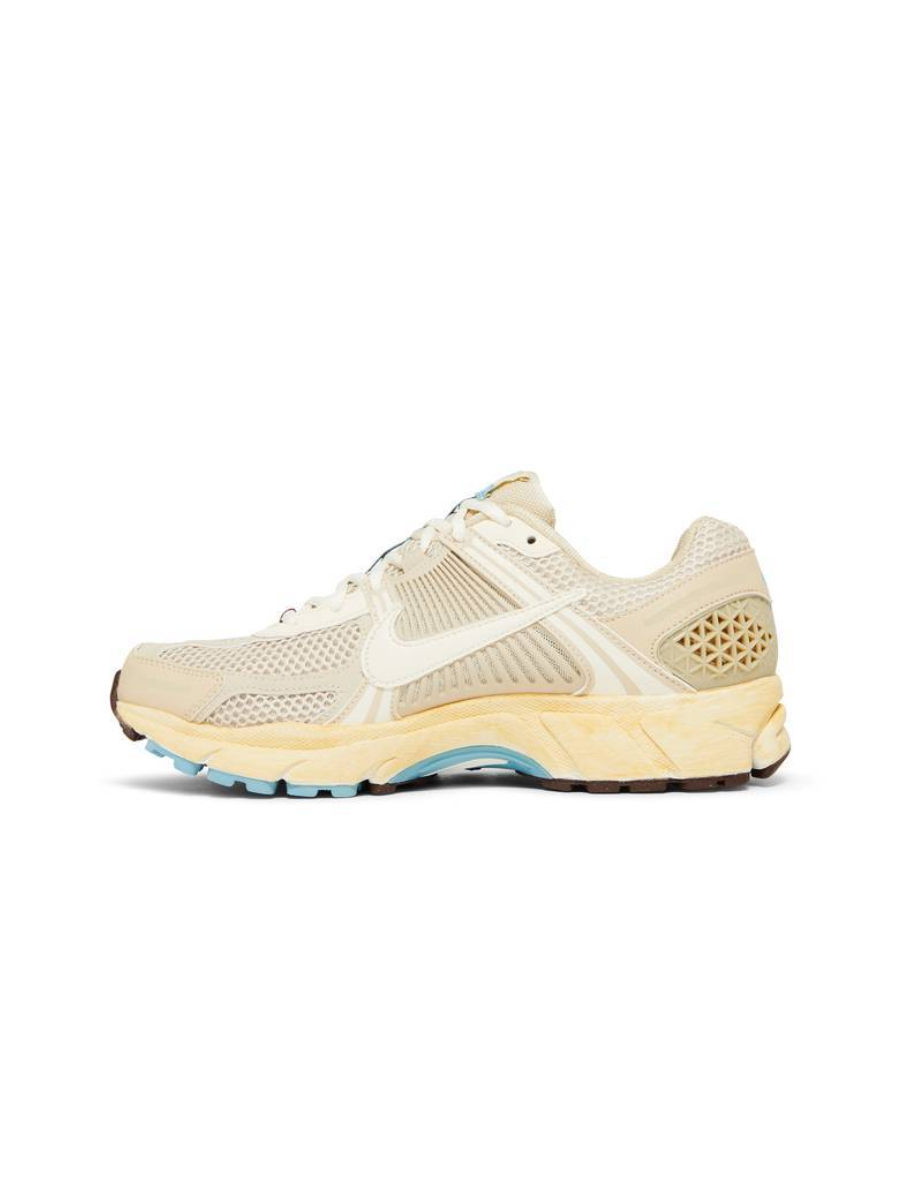 Картинка Кроссовки волейбольные Nike Zoom Vomero 5 Oatmeal