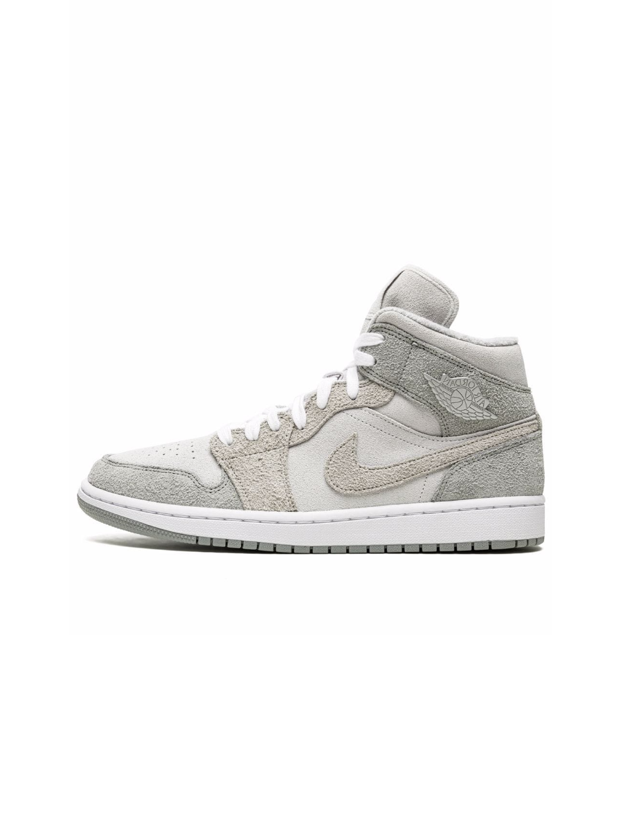 Картинка Кроссовки высокие для туризма Nike Air Jordan 1 High Grey Fleece