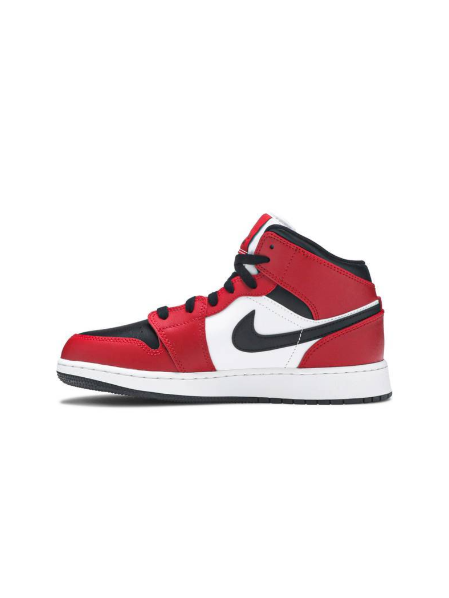 Картинка Кроссовки для мальчиков Nike Air Jordan 1 Mid Black Toe Chicago GS