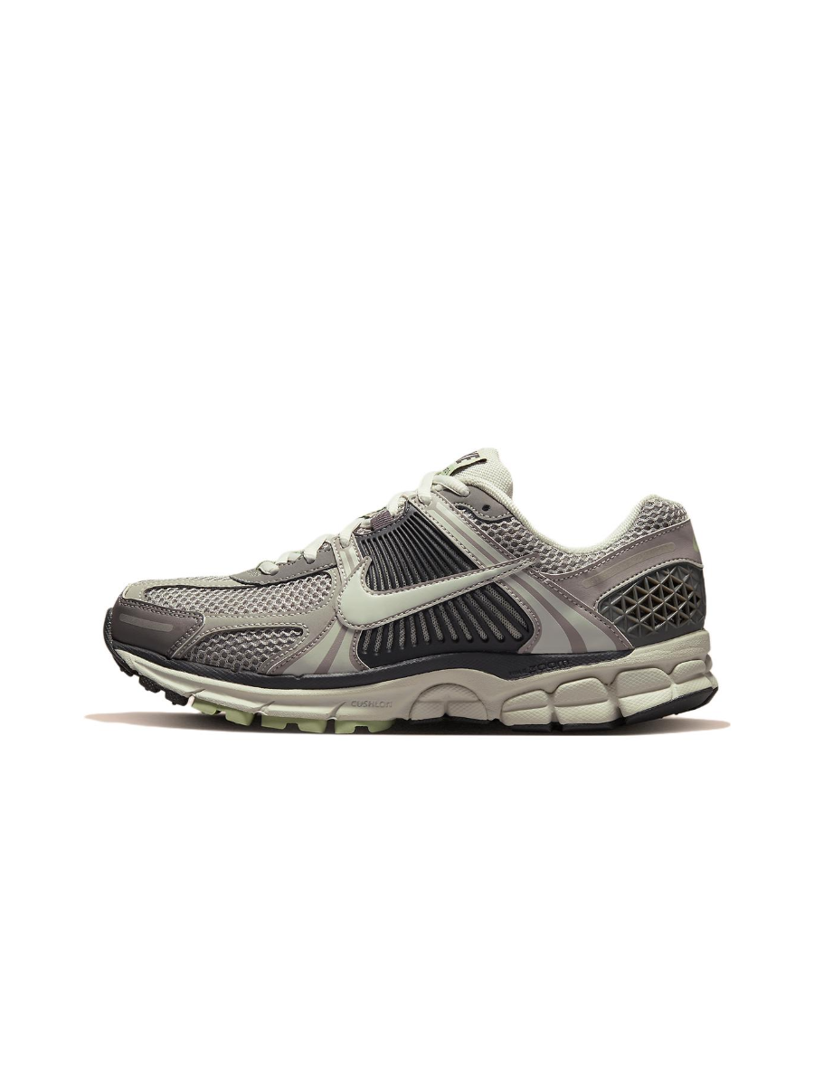 Картинка Кроссовки волейбольные Nike Zoom Vomero 5 Grey Beige