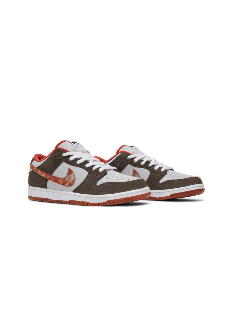 Картинка Кроссовки Crushed DC Skate Shop x Nike SB Dunk Low Brown White