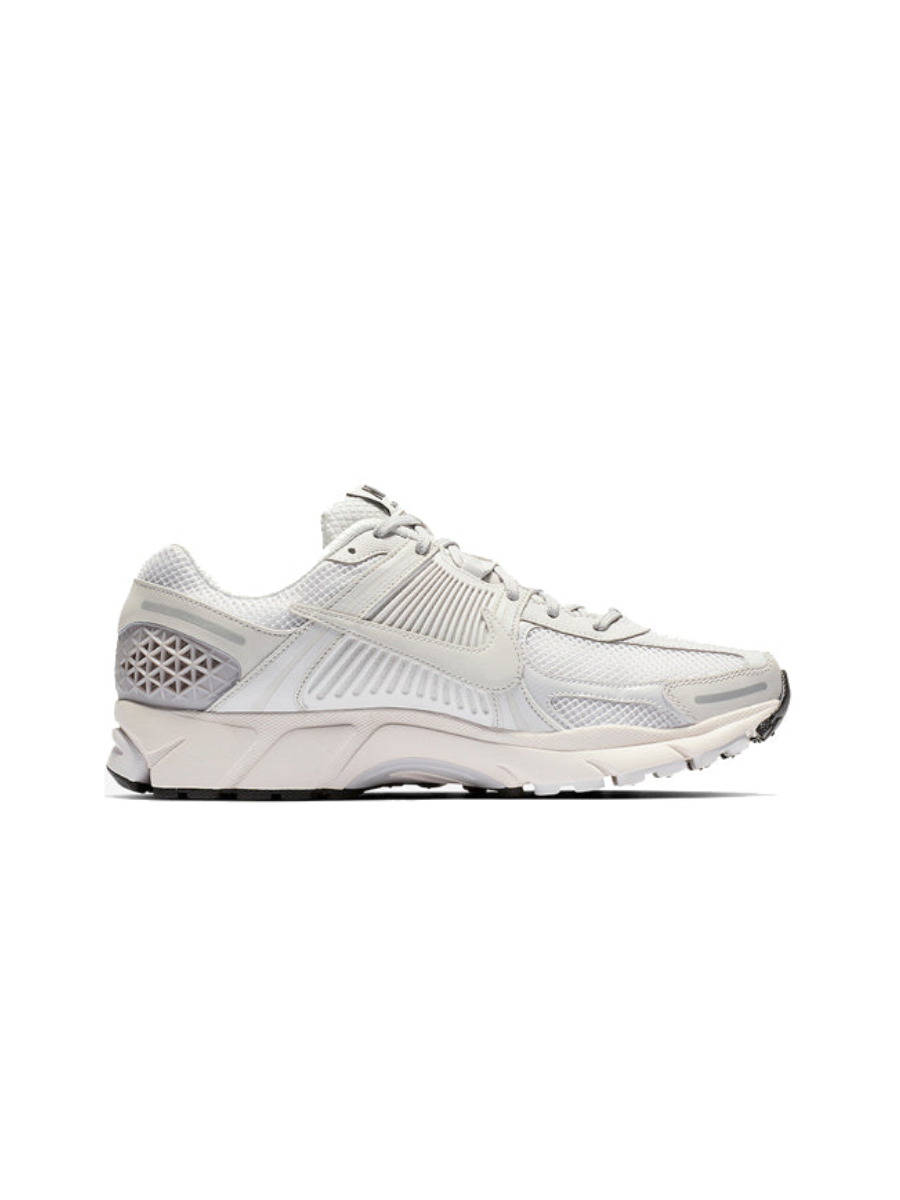 Картинка Кроссовки волейбольные Nike Zoom Vomero 5 Vast Grey