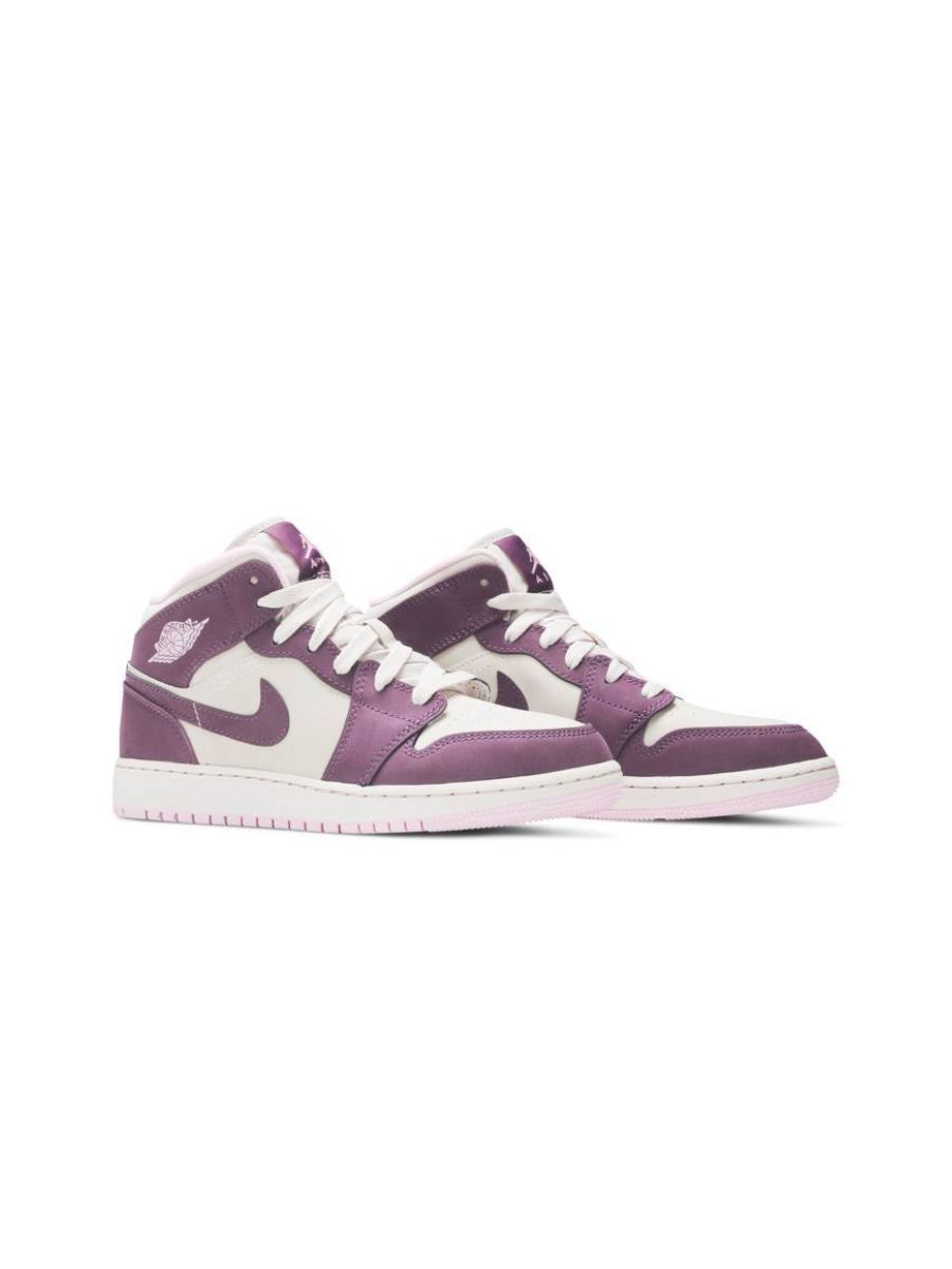 Картинка Кроссовки женские баскетбольные Nike Air Jordan 1 Retro Mid GS Pro Purple