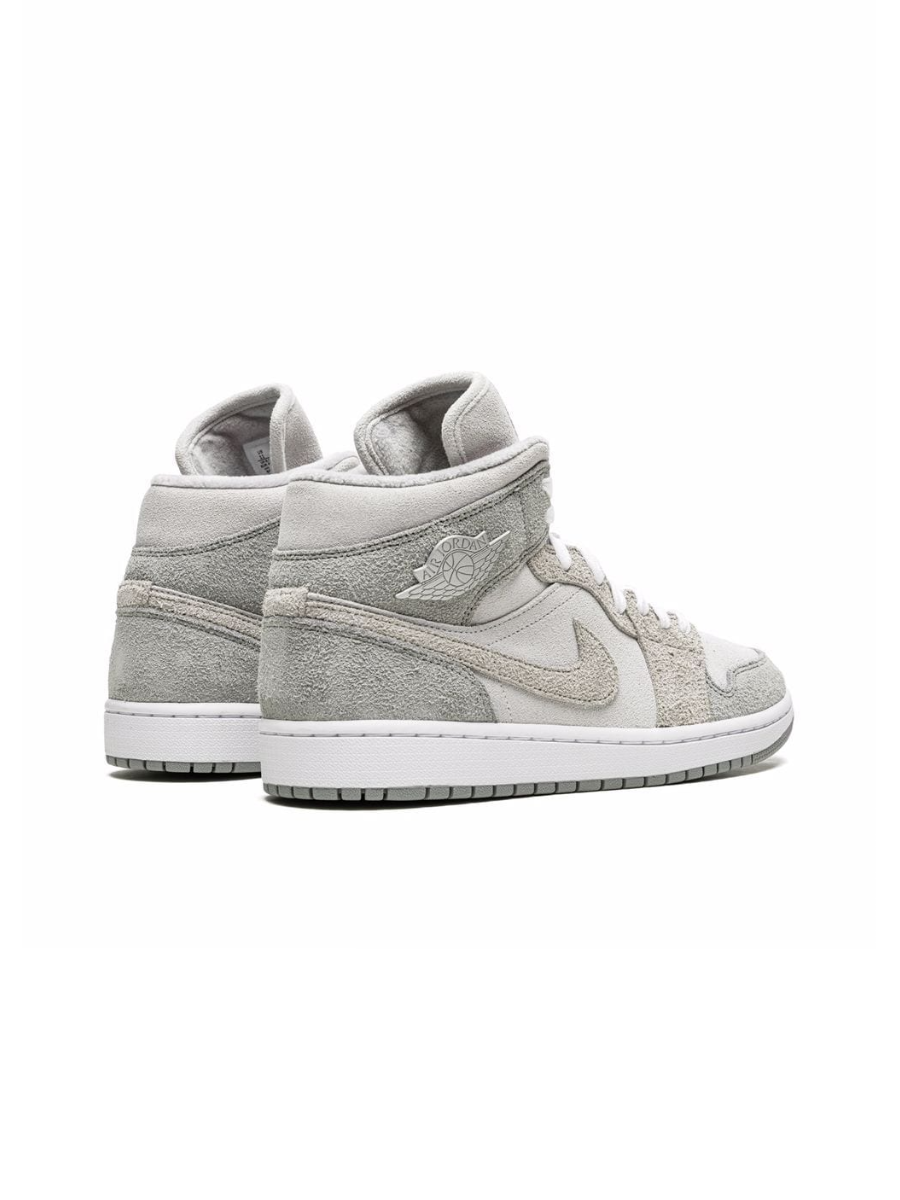 Картинка Кроссовки высокие для туризма Nike Air Jordan 1 High Grey Fleece