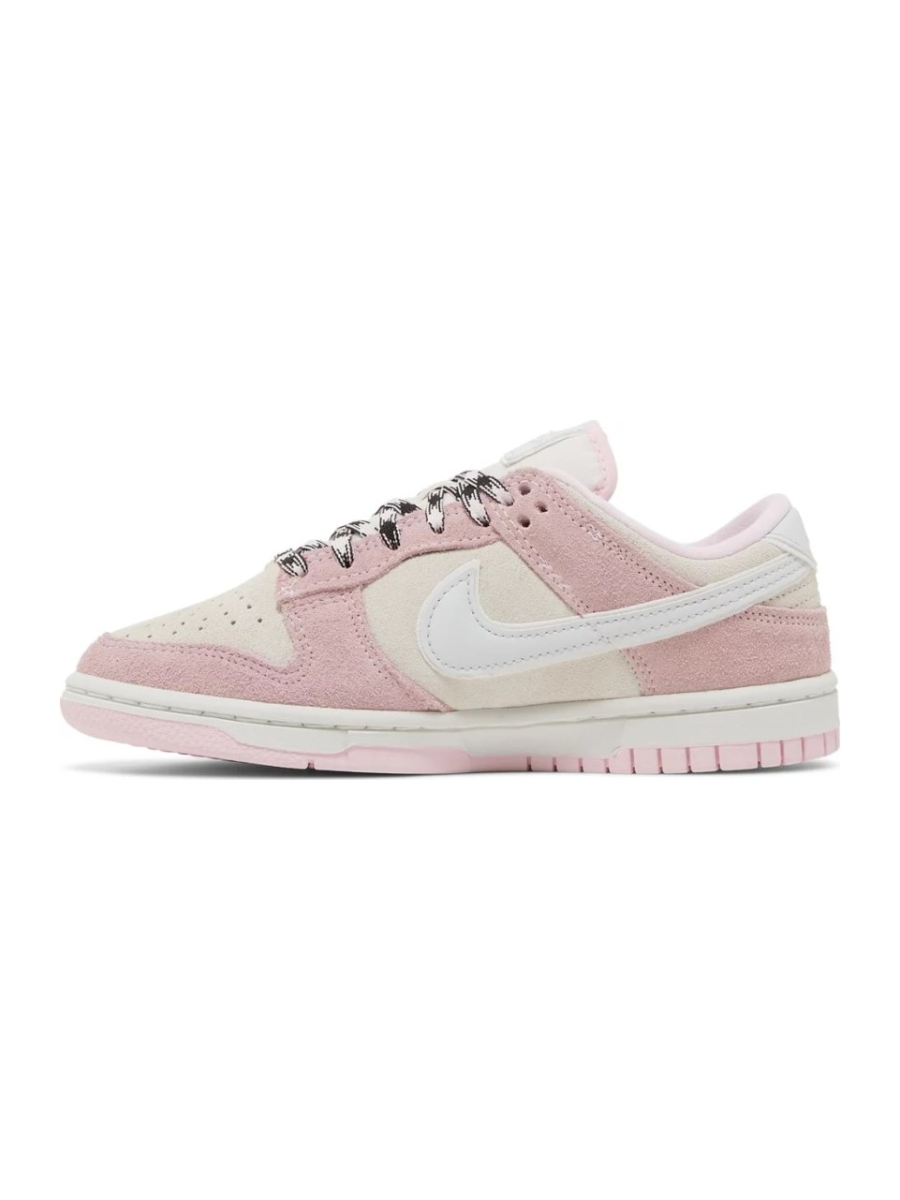 Картинка Кроссовки замшевые низкие женские Nike Dunk Low LX Pink Foam 