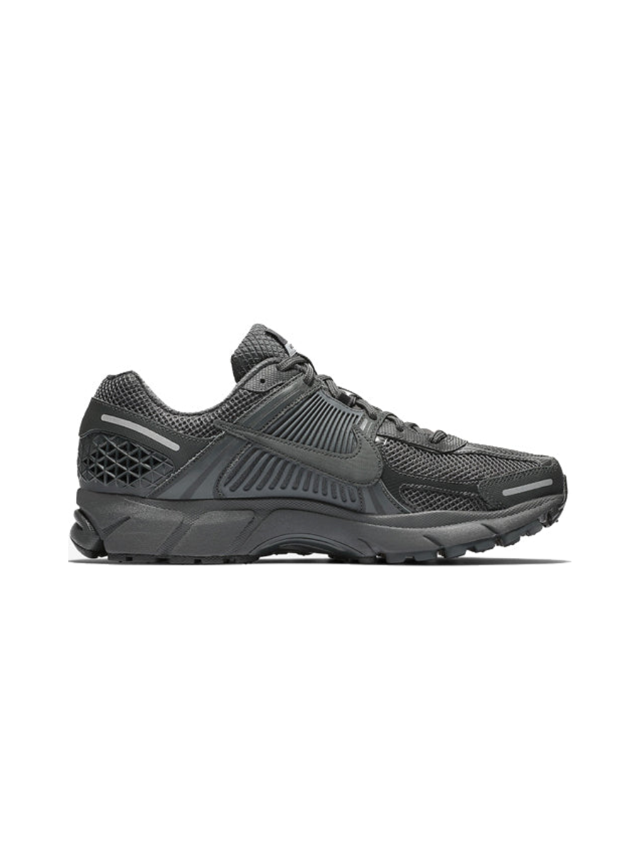 Картинка Кроссовки волейбольные Nike Zoom Vomero 5 Black