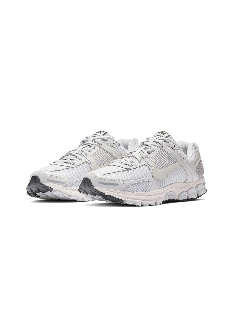 Картинка Кроссовки волейбольные Nike Zoom Vomero 5 Vast Grey