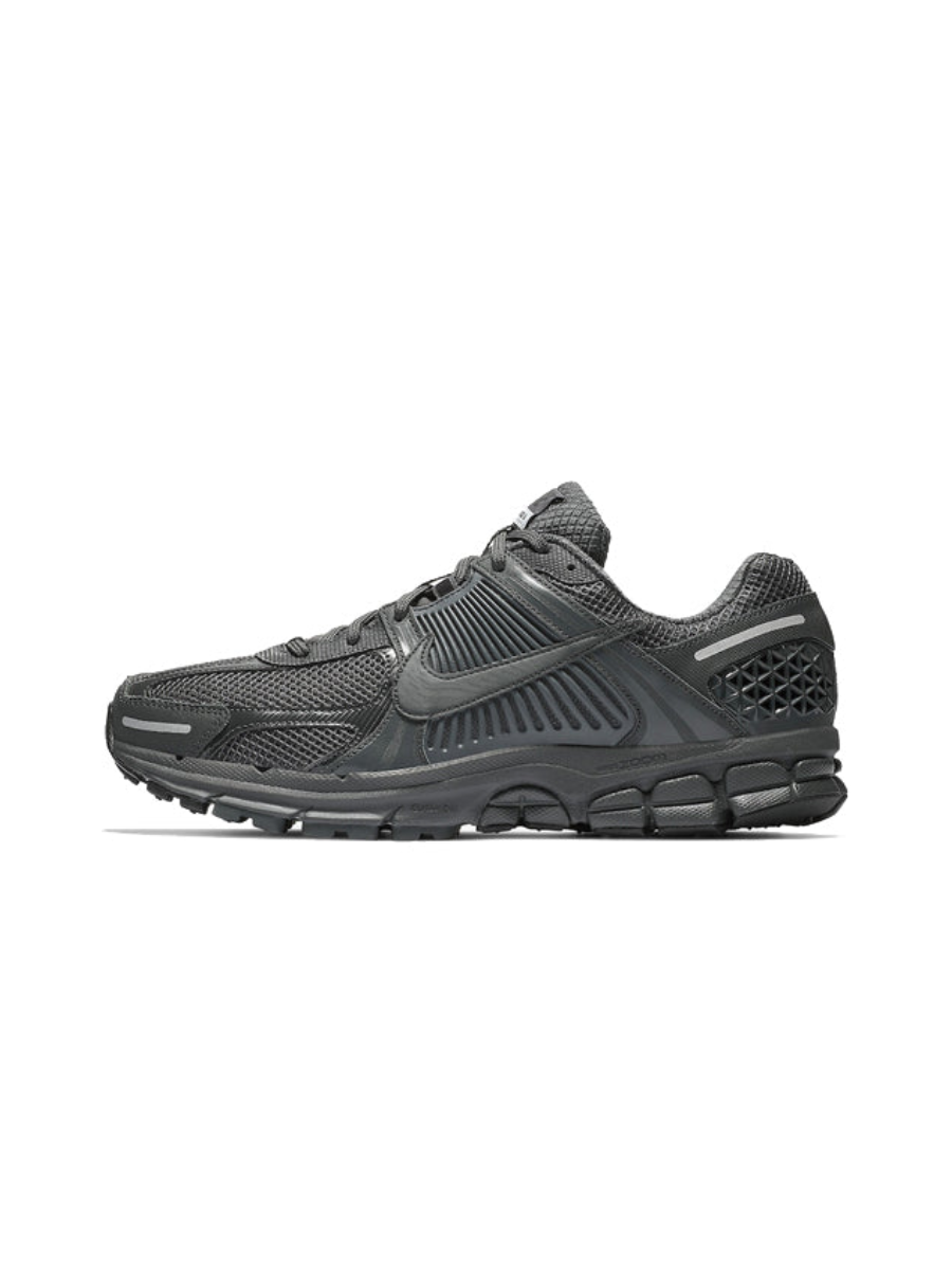 Картинка Кроссовки волейбольные Nike Zoom Vomero 5 Black