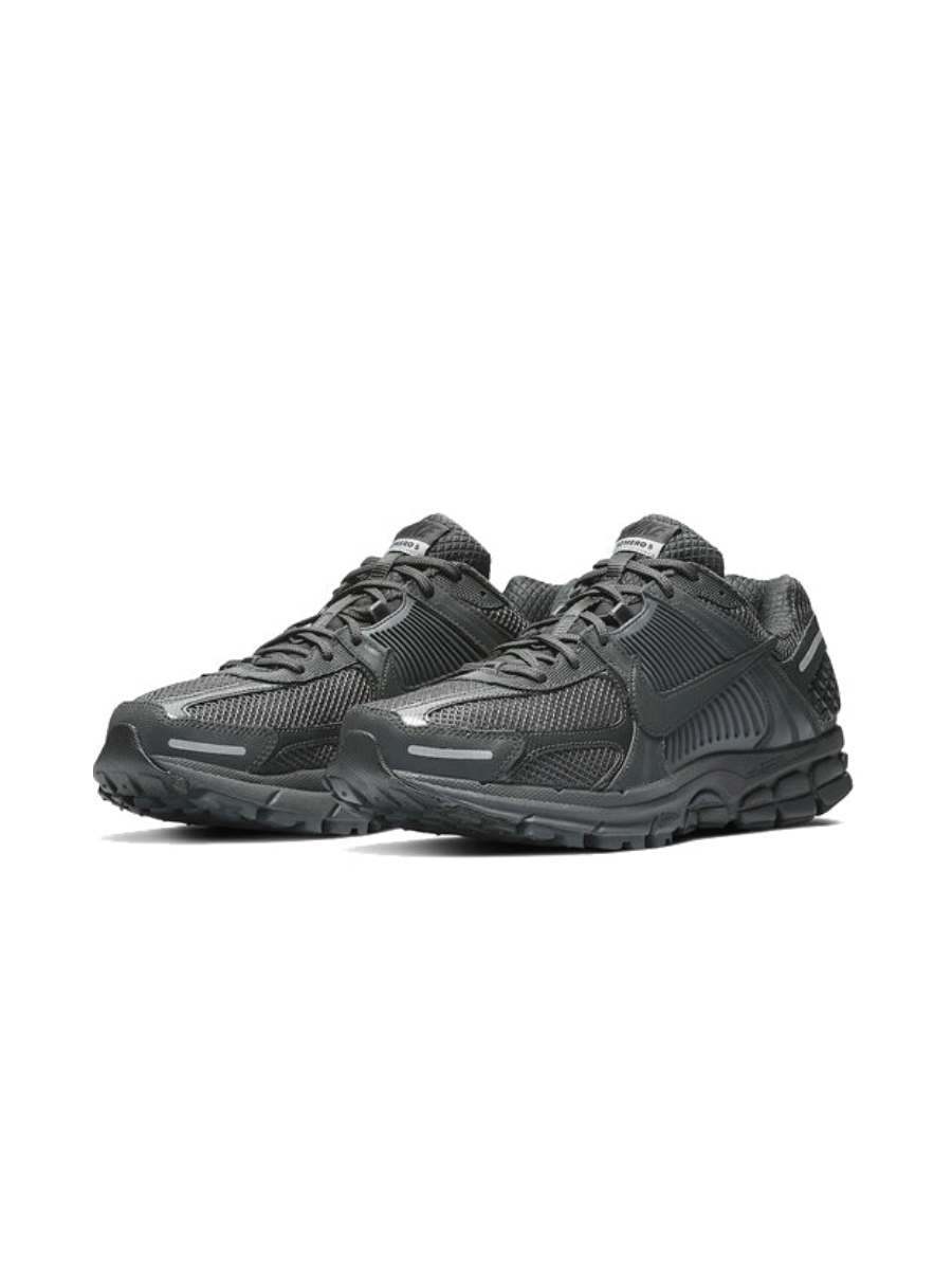 Картинка Кроссовки волейбольные Nike Zoom Vomero 5 Black