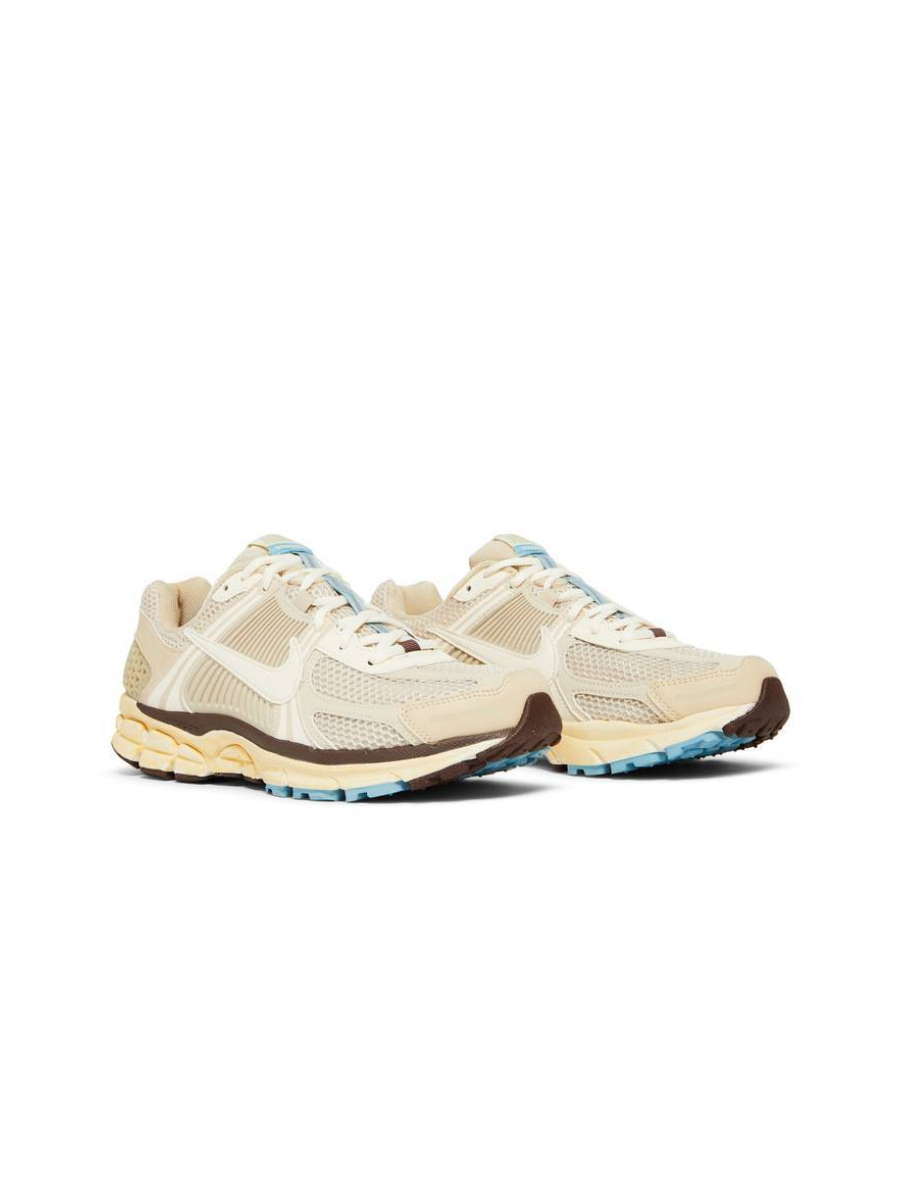 Картинка Кроссовки волейбольные Nike Zoom Vomero 5 Oatmeal